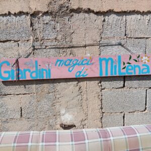 L'insegna de "I Giardini magici di Milena", luogo di incontro dei volontari